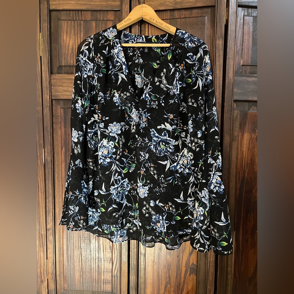 White House Black Market Floral Blouse in Black and‎ Blue
